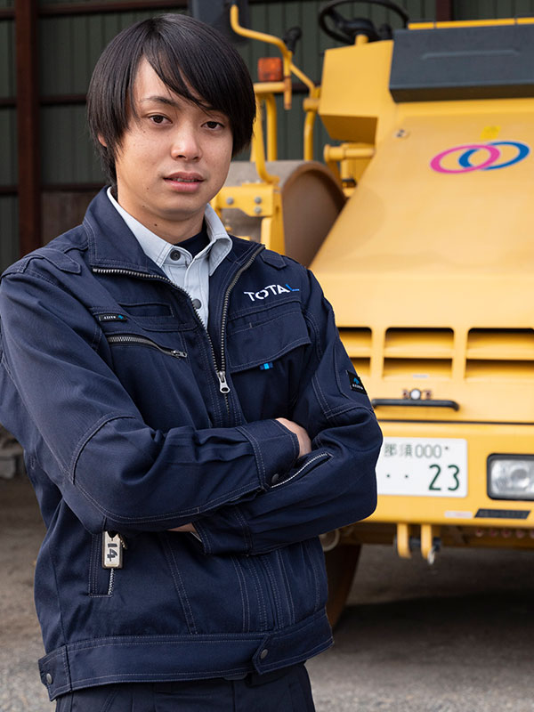 施工部舗装班 三浦さん(2019年入社)